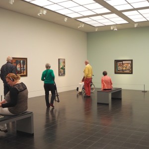 Besucher in der Ausstellung